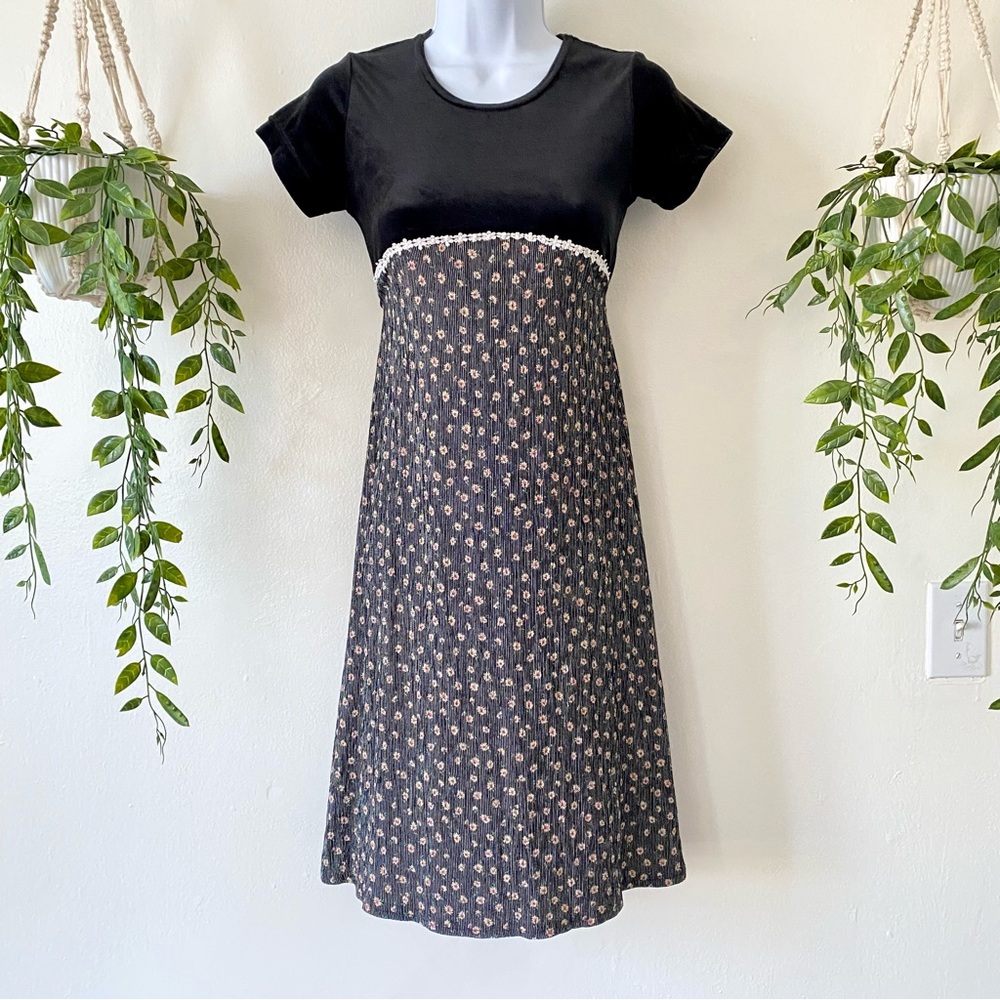 VTG 90's Dainty Grunge Twee Short Sleeve Velvet Heat Printed Daisy Midi Dress - Picture 6 of 11